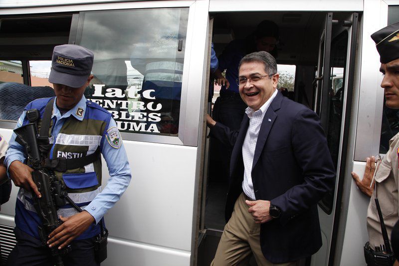 Presidente hondureño visita Washington pese a acusaciones